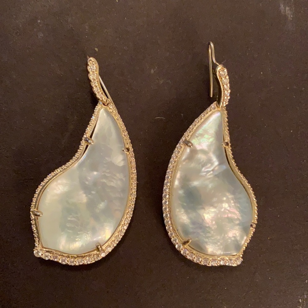 Like new Kendra Scott earrings